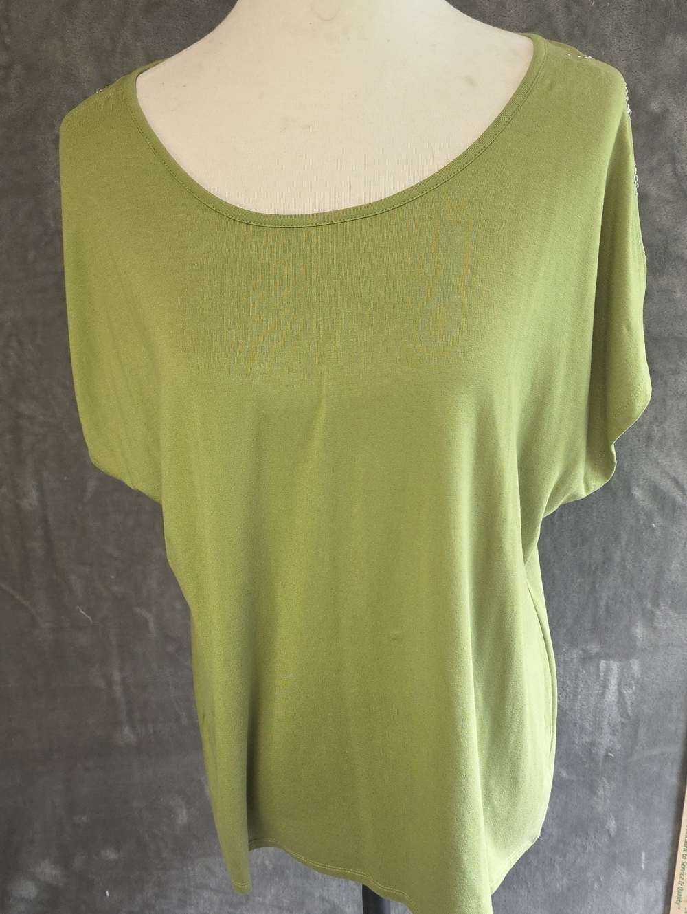 Everyday Scoop Neck Tee - Olive
